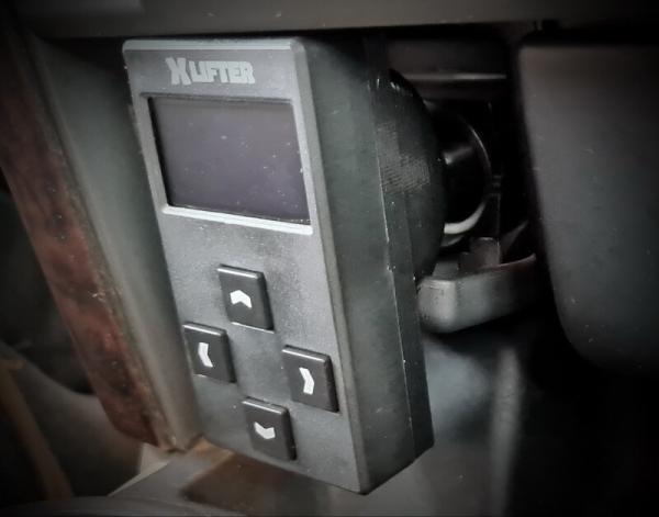 Discovery 3 (LR3) – Cigarette Lighter Socket Plug Bracket